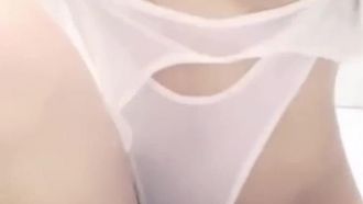 La sexy conduttrice della trasmissione dal vivo Bo Bo Goddess si spoglia e balla davanti alla telecamera e fa una doccia dal vivo per rivelare il suo corpo perfetto e la sua figa rosa~