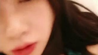 《要吃肉肉吗》高颜值D奶美女穿情趣内衣和炮友激情啪啪，床上肆意淫叫大奶乱颤~