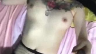 La bella conduttrice gioca con la sua figa ~ La coinquilina della porta accanto non riesce a urlare troppo forte