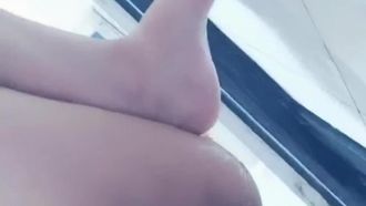 メガネ美少女が全国を回ってファンと繋がれて熱烈セックス ファンに足がすくむほど激しく犯される。