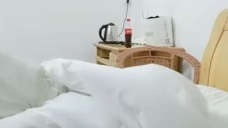 Le meilleur exercice pendant la période de prévention de l'épidémie est le sexe sur le lit. La demoiselle n'a même pas besoin de masque pour manger de la bite~.