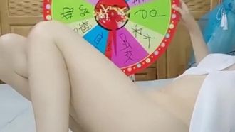 La ragazza dell'Hubei è bella e sexy, gioca alla roulette del sesso in diretta e fa quello che vuole~