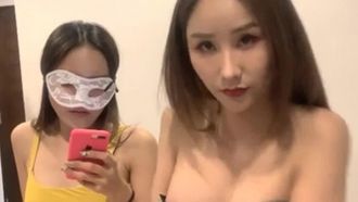 La hermana puta Tao tuvo una fiesta realmente loca transmitida en vivo, bailando frente a la cámara e insertando su coño de todas las formas ~