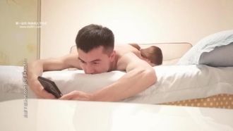 掰開小少婦雙腿鮑魚看得清楚~經驗老手角度選的很專業