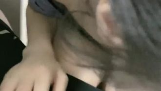 騷貨女同事下班不回家，偏偏要在辦公室啪啪直播貪刺激~