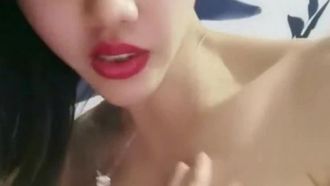 L'emittente dal vivo soprannominata Little Qiu Shuzhen fa sesso appassionato con i suoi ricchi fan, facendola gemere con lussuriosi colpi di cazzo ~