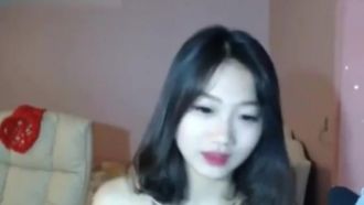 Die heiße Tanzshow des koreanischen Mädchens wird live übertragen, mit allen Arten von Neckereien und Sex aller Art, nur um die Brüder hart zu machen.