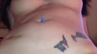 La ragazza tatuata è troia e troia. È così scopata che urla così lussuriosa che ti viene voglia di eiaculare~