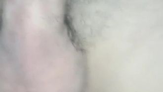 La tettona live-streamer mantiene la sua figa stretta come una bottiglia~ Viene solo strofinata ma non scopata Lo sperma le scorre nella testa e la fa gola profonda!