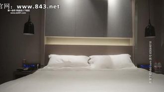 “Lao Wang Tan Hua” ficou com uma garota com pernas longas e seios lindos. Ela geralmente parece reservada, mas não esperava que parecesse uma andarilha depois de tirar a roupa ~.