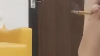 Vista super ravvicinata del 69, strofinando il cazzo e leccando la figa, Thousands of Stars ha fissato un appuntamento per scopare una ragazza con i capelli lunghi e un bel seno. Il sesso è stato così duro che c'è stato un intervallo!