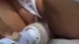 과제를 해결하기 위해 꼬마년을 데리고 공원에 갔어요~ 너무 신나서 바닥에 뿌릴 정도였어요!