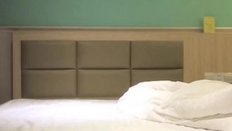 Tough Endurance è andato in un hotel per filmare segretamente e trasmettere in diretta una prostituta e ha scopato una giovane donna con grandi seni e tatuaggi