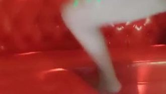 Die Armut schränkt meine Vorstellungskraft ein! Alle Damen im Laden wurden aufgerufen, dem Onkel eine Probefahrt zu geben. Wenn Sie das probieren, das Ihnen gefällt, können Sie für Creampie extra bezahlen!