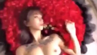 I grandissimi selfie e i video di sesso della piccola celebrità di Internet Zhang Heyu, il suo corpo sexy fanno davvero sanguinare il naso alla gente~
