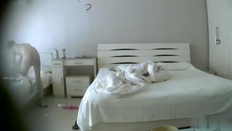 超级天然巨奶少妇宾馆约会小青年，直接操一炮体验女上位的快感！
