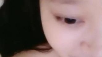 翘臀妹妹自拍玩穴！一说要穿上内裤，爹爹们集体崩溃！