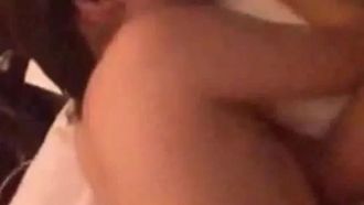 Bringe heimlich die Freundin meines Bruders ins Gästehaus, um Sex zu haben! Komm im Morgengrauen zurück!