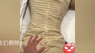 La sorella carina si diverte a mangiare il tuo cazzo! I papà che hanno ricevuto un creampie sono rimasti scioccati!