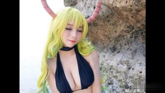 女神级美女草莓谬思的凡人愿望，大尺码真实野外露出、3P多张套图流出!