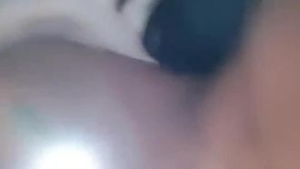 청순하고 아름다운 생방송 진행자의 랜덤 섹스 라이브 녹화~ 나쁜 아저씨가 아무 문제 없이 두 번이나 성교를 했고, 결국 너무 기뻐서 몰래 콘돔을 꺼내서 사정을 했다❤