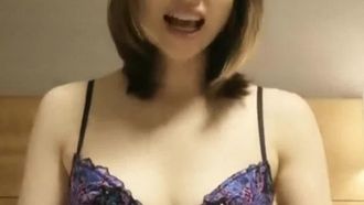 Le famose attrici lolita AV Nishino Tae e Lin Meiling lavorano insieme per trasmettere in diretta e divertirsi ❤ Condividi storie interessanti sull'ingresso nel settore e sui segreti delle riprese (2)