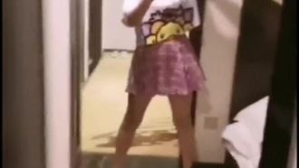 00后抖音少女与男友啪啪短视频流出！无套抽插标致身材~