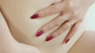 „Ich werde dich lecken, wenn ich dich darum bitte!“ schrie die 21-jährige Studentin lustvoll und kniete nieder, um zum Spaß ihren Schwanz zu lecken!