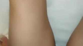 백발마녀가 바다에 들어가 섹스파트너와 섹스를 하다가 음란한 비명을 지르게 됐다!