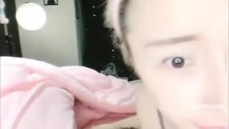 Questa piccola bellezza ha grandi abilità con la lingua, ti ripagherò con la mia superba lingua che ti lecca la figa~