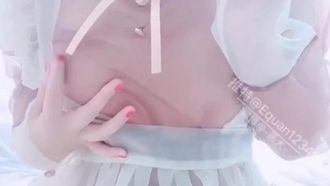 La nouvelle œuvre de Twitter pour avril : la servante d'un café utilise un gode pour souhaiter la bienvenue à son maître~