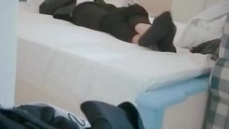 돈도 없는 가난한 소년은 아직도 그녀를 아줌마라고 부르기를 고집한다! 헤이창즈 자매님과 호흡이 잘 맞는 것 같아요~ 놀다가 미친 듯이 신음하고 비명을 질렀어요!