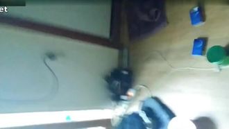 可愛學妹鑽被子裡吃肉棒被操 爽的J8硬硬的比草逼爽