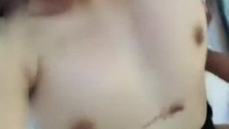 “姐姐回来了不要这样”漂亮小姨子在吃麻辣烫硕大的奶子吸引到姐夫强行扒光在沙发上大战叫的非常骚对白淫荡21