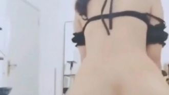 A mais recente beleza de celebridade da Internet do Weibo Lemon Meow Sauce 520 Premium VIP Member Edition - Gritando enquanto se fode no espelho, cavalgando e fodendo forte sem camisinha, filmagem privada em alta definição, versão 720P em alta definição