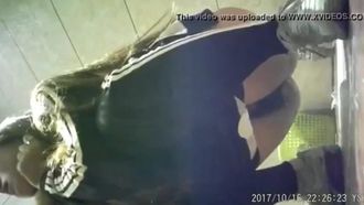 2017年回顾国内某酒店会所KTV内女厕偷拍偷窥集20