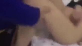 Das älteste Mädchen der Schule sucht einen Sexpartner für ihren Freund