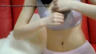 男友帮女友拍穿内衣