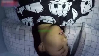 氣質漂亮的大學美女被閨蜜男友灌醉後帶到家中侵犯近距離爆插拍攝