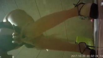 回顾国内某会所KTV内女厕偷拍集