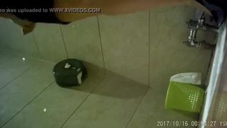 중국 호텔 클럽 KTV에서 몰래 촬영한 여자 화장실 21화 그녀는 꽤 멋져 보인다.