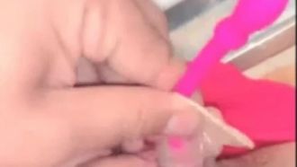 疯狂大三学生妹涵玥玩真实直播家中无人勾引表弟到卫生间激烈做爱 做一半摘了套套直接操最后