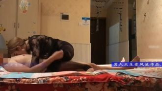 金髮苗條氣質美女生理大保健透明情趣裝