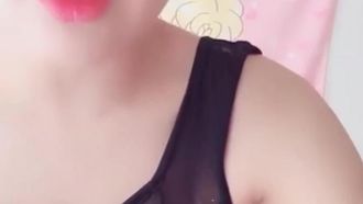 Costume beau, affectueux, séduisant, sexy, spectacle de masturbation, vibrateur, poussée rapide, gémissements et haletants, très tentant, ne le manquez pas si vous l'aimez