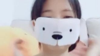 아름다운 소녀가 화장실에서 자위하고, 진동기를 사용하여 보지를 꽂고, 보지를 끌어 오르가즘을 느낀 다음, 샤워를 하고 큰 가슴을 흔듭니다.