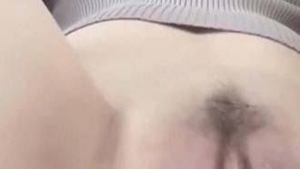 长得有点清纯的妹子道具自慰秀逼逼毛不多阴唇有点黑