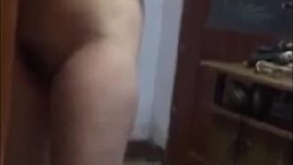 В утечках Baidu Cloud показано видео, на котором ведущий игры делает селфи с мужчиной средних лет, который живет с ним. Мужчина выглядит как старик.
