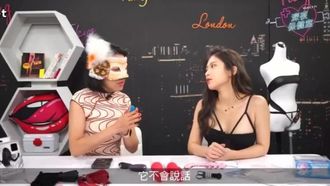 Comparable à une perceuse électrique ! Une fille aux côtelettes de poulet a crié Je veux être testée. Sally Q recommande super de déballer des artefacts sexy [Late Night Health Room EP6]