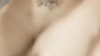 魔鬼身材极品美女剃光逼毛直播大黑橡胶棒抽插还算粉嫩小逼