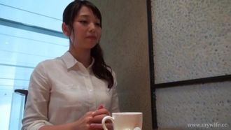[Desejo da esposa de ter um caso] Super linda série de esposas amadoras Miyamoto Erika, 20 anos